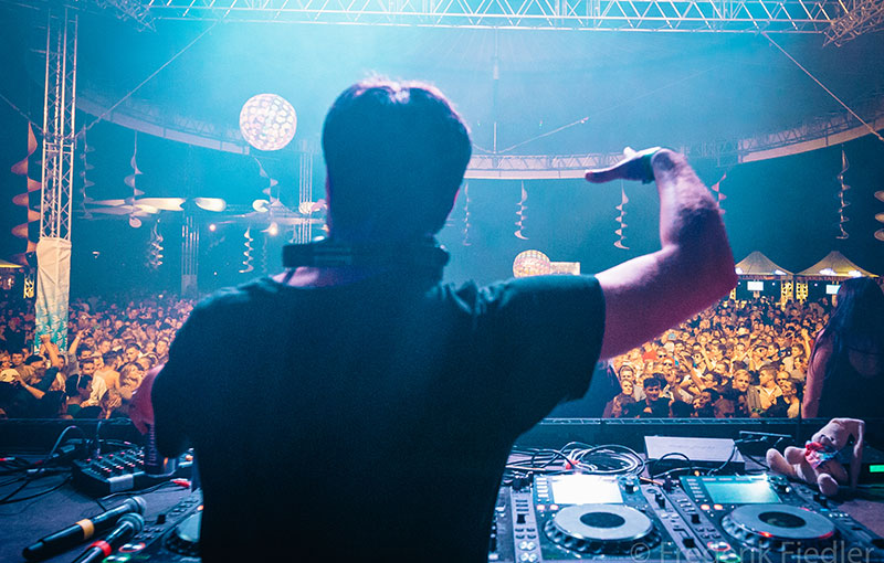 DJ